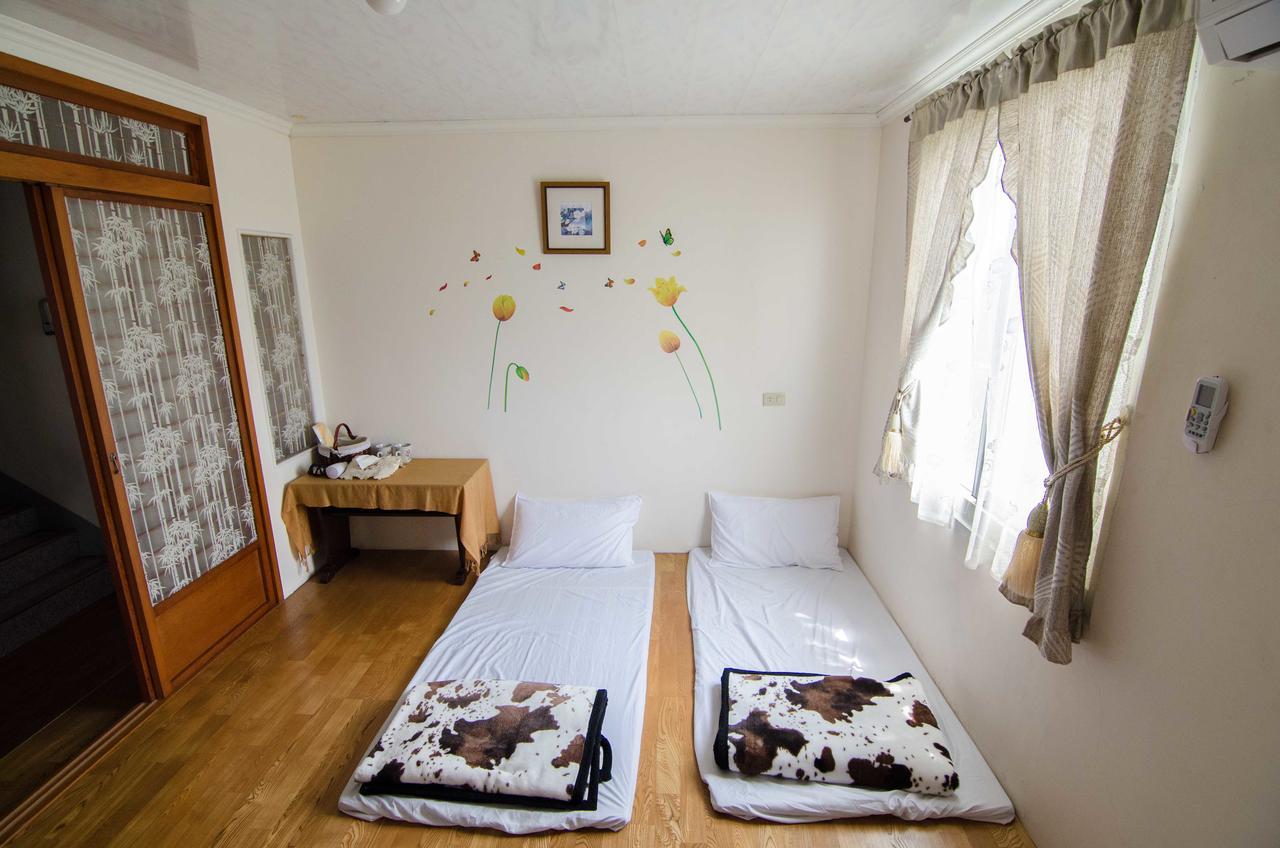 ทินโต เบดแอนด์เบรคฟาส Apartment Yilan ภายนอก รูปภาพ